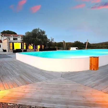 Mit Privatpool Fuer 12 Personen Ca 250 Qm In Rovinj-cocaletto, Istrien Istrische Riviera *